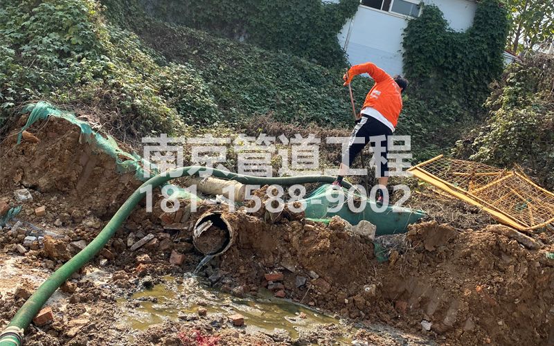 263边城工地化粪池清理